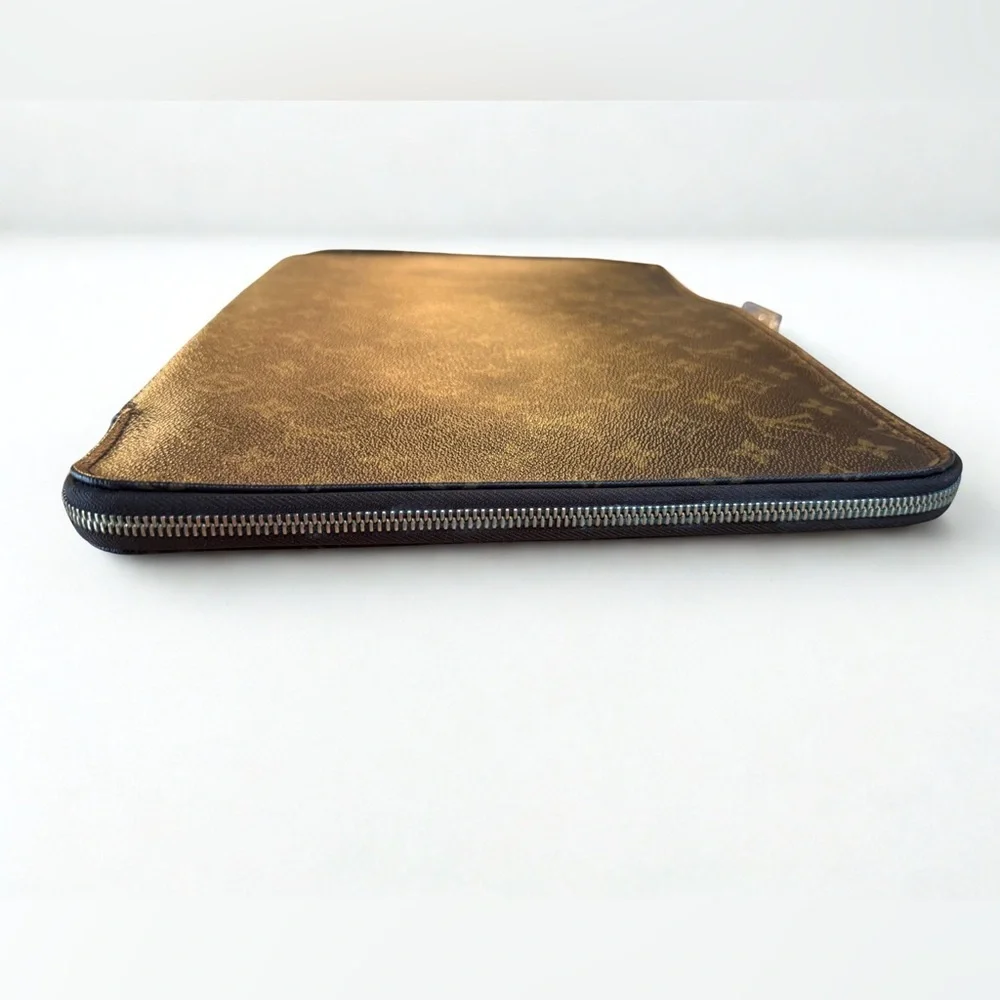 ✨ Authentic Louis Vuitton Monogram Etui Voyage MM Portfolio COA, Dust Bag & Box✨